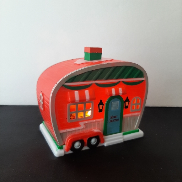 Cobblestone Corners RV Camper Figurine LED 4" Christmas Village Home Decor - Picture 3 of 12